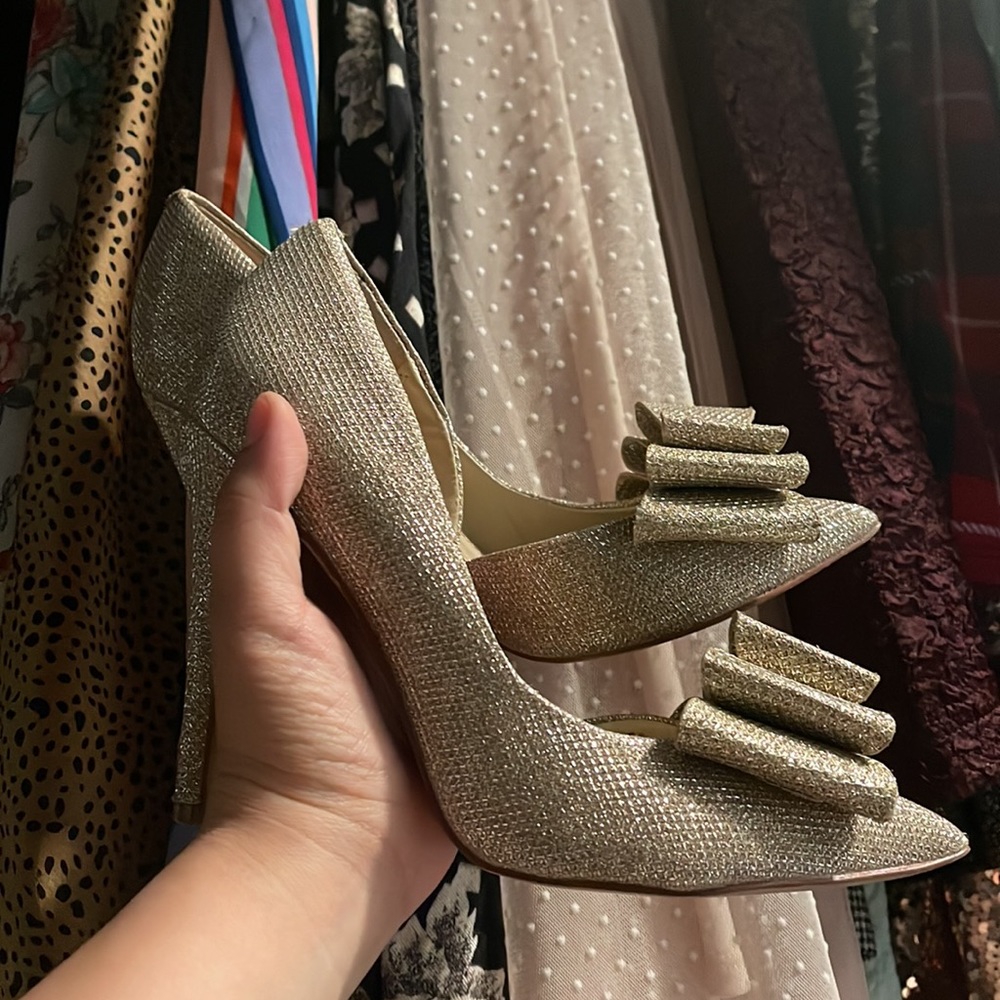 Betsey Johnson Sprakle Pumps - Picture 2 of 4